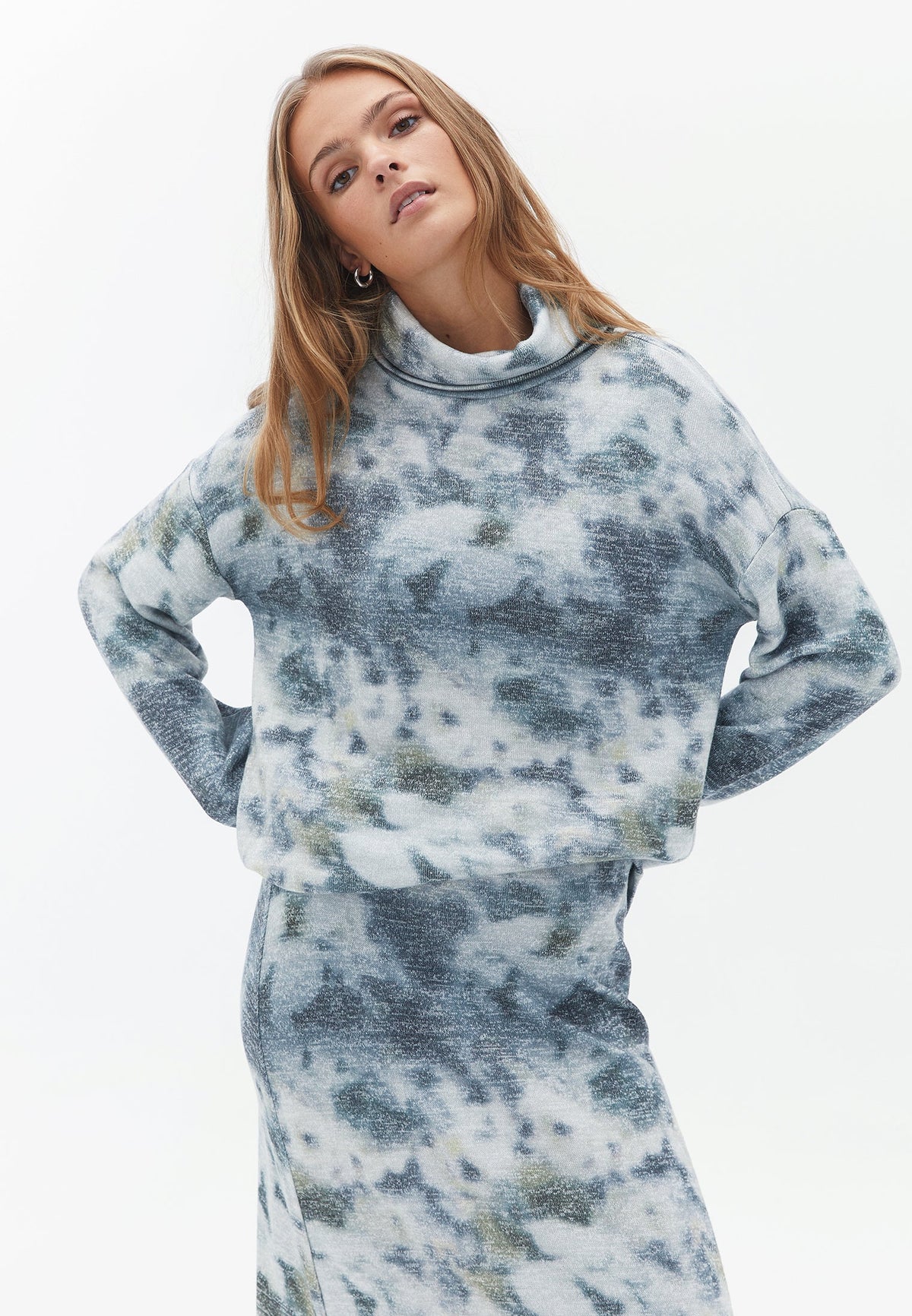 Printed Oversize Turtleneck Sweater - ABSTRACT COMB