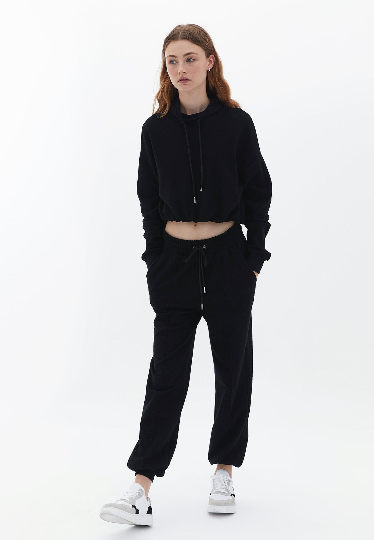 Crew Neck Crop Sweatshirt - BLACK