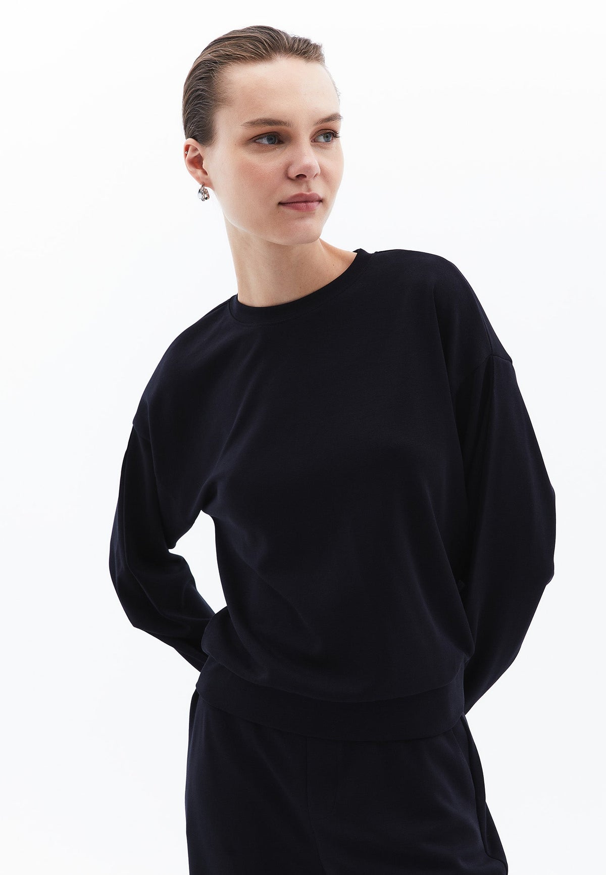 Crew Neck Long Sleeve Sweatshirt - BLACK