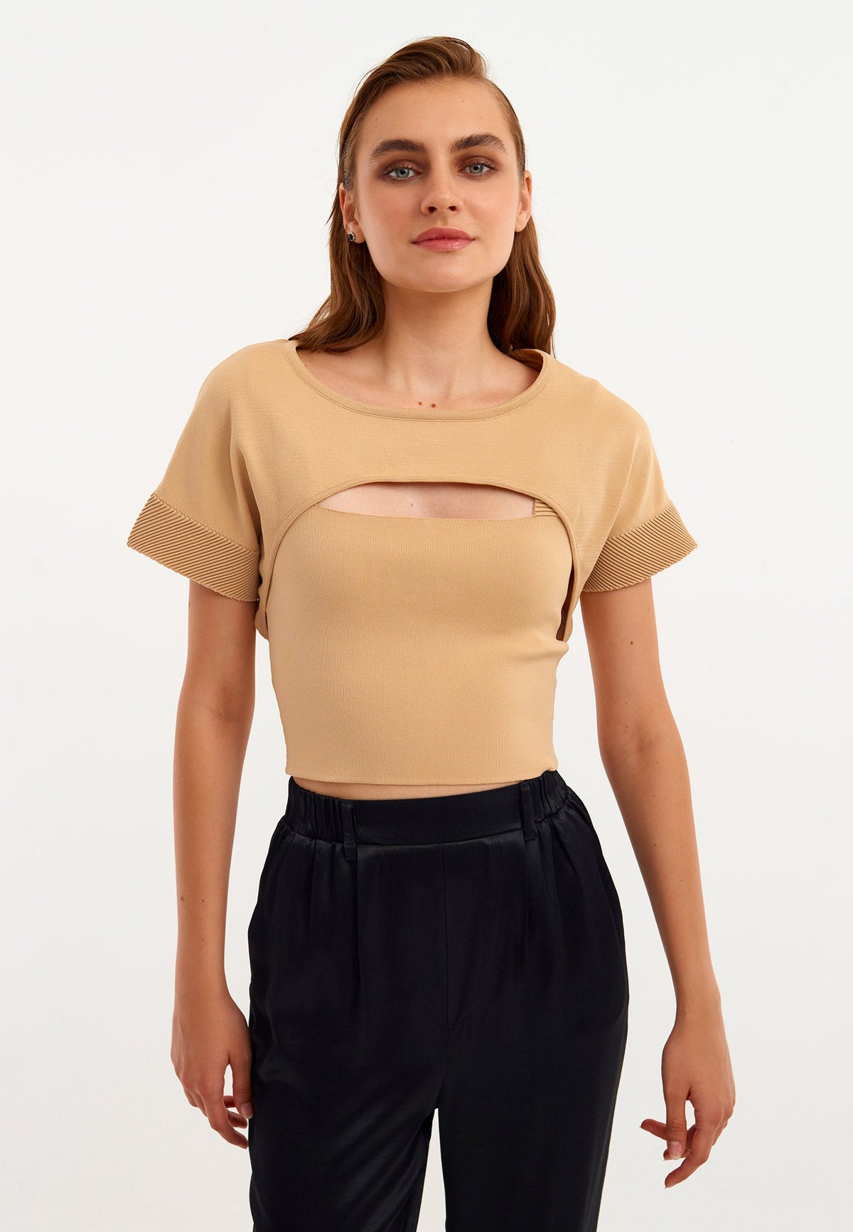 Sleeveless Crew Neck Cropped Sweater - CARAWAY