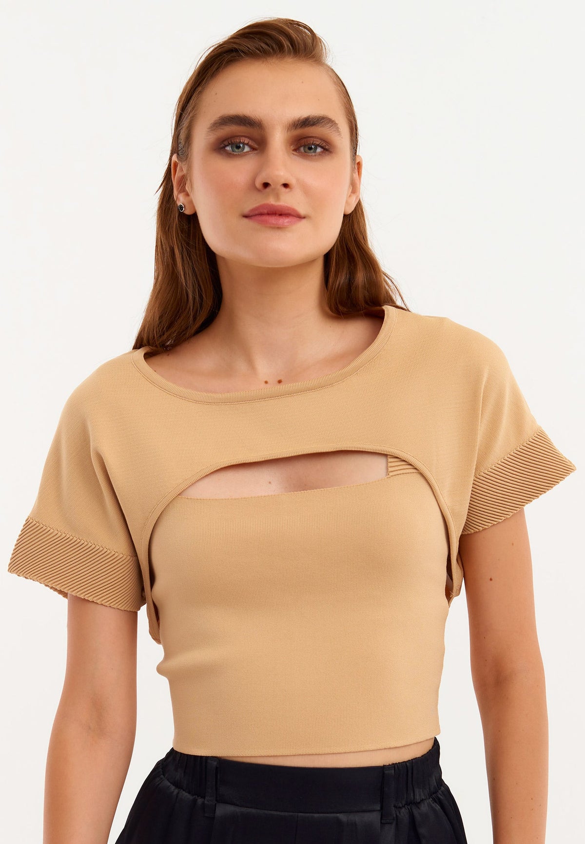 Sleeveless Crew Neck Cropped Sweater - CARAWAY