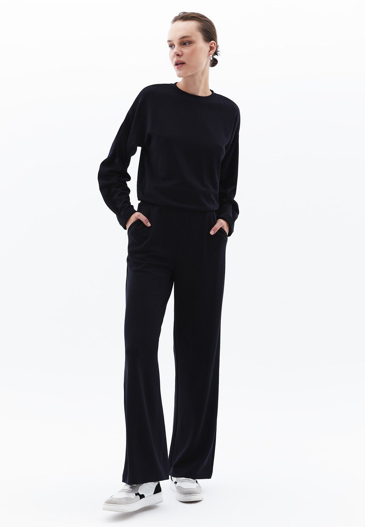 Crew Neck Long Sleeve Sweatshirt - BLACK
