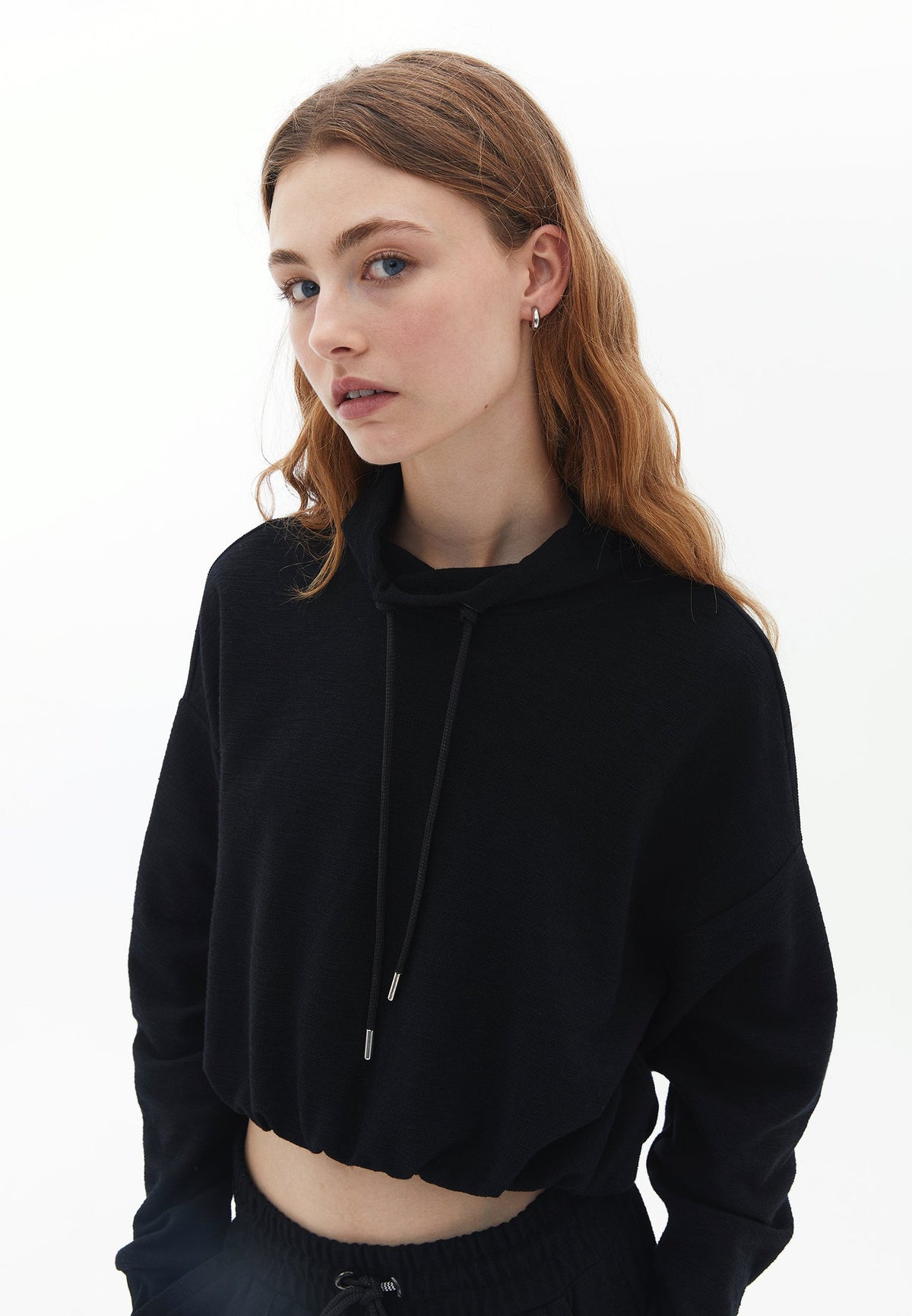 Crew Neck Crop Sweatshirt - BLACK