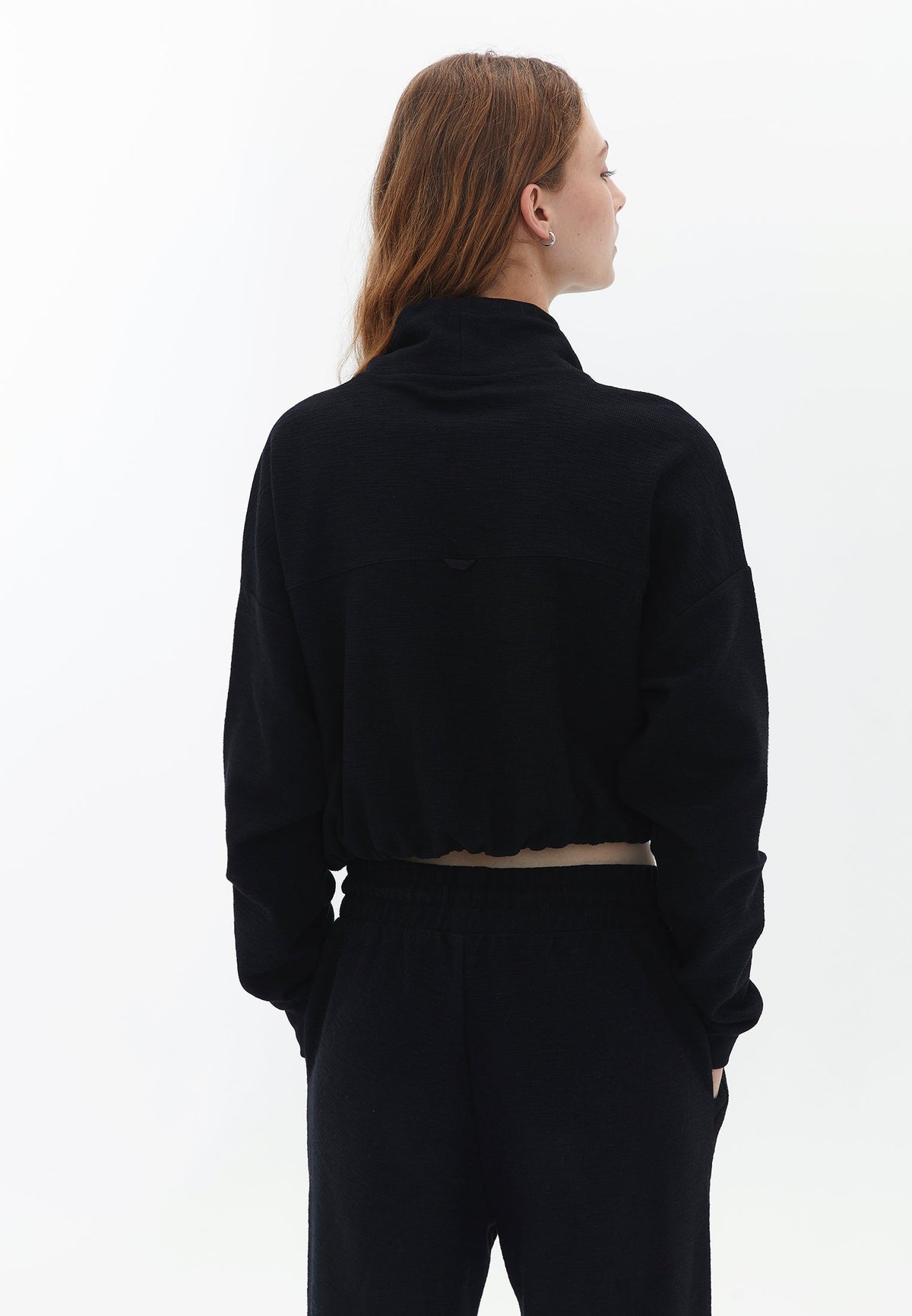Crew Neck Crop Sweatshirt - BLACK