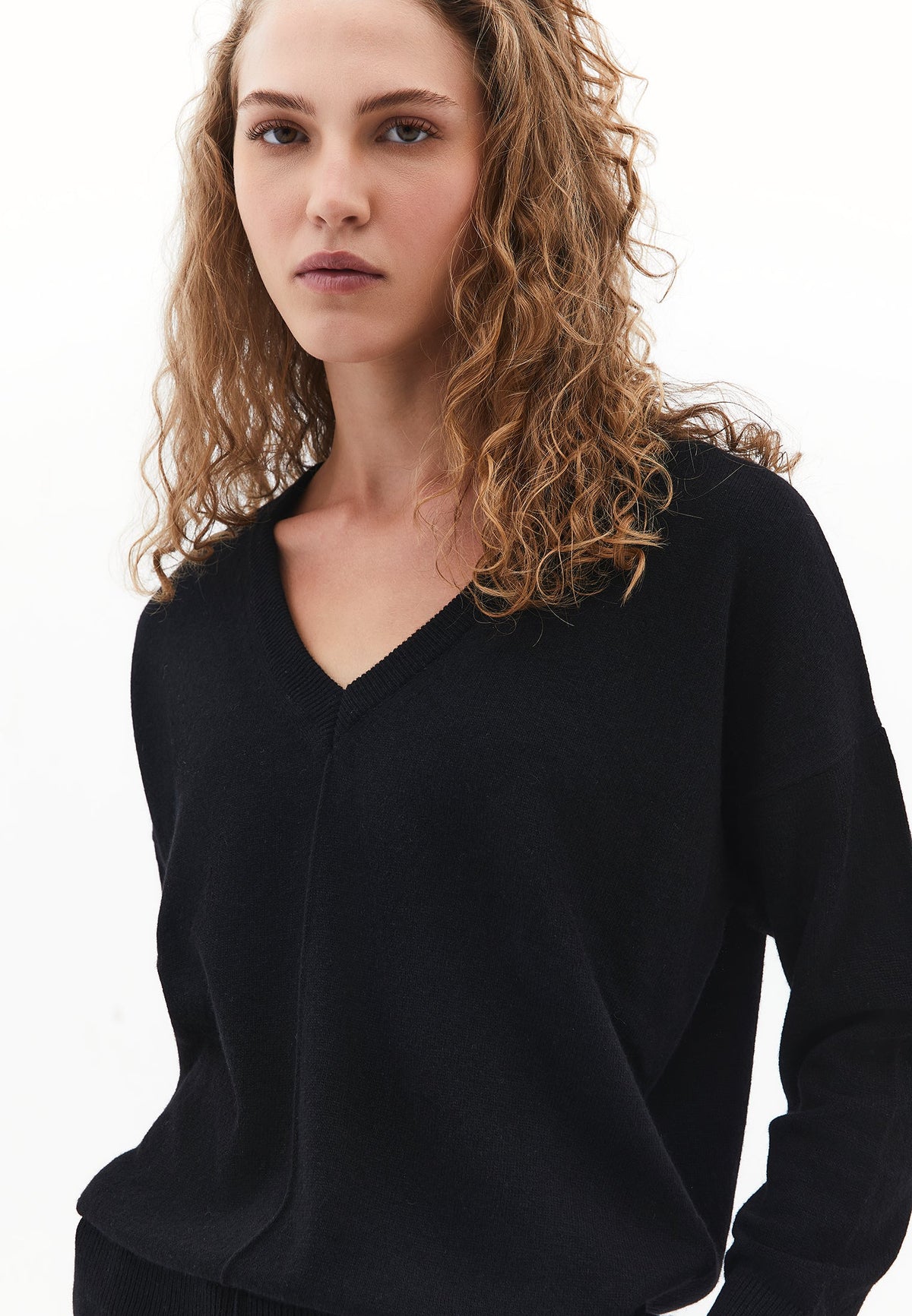 Long V-Neck Knit Sweater With Cashmere Blend - BLACK
