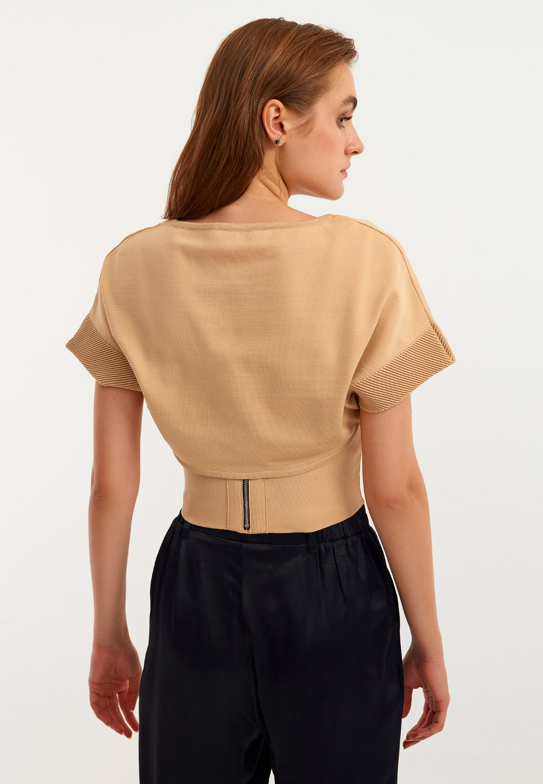 Sleeveless Crew Neck Cropped Sweater - CARAWAY