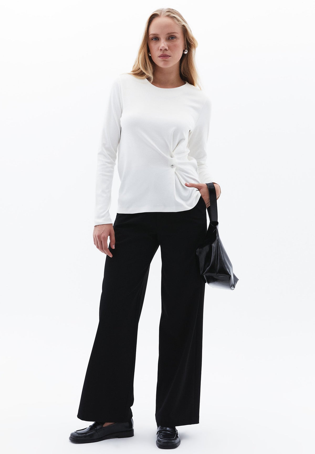 Crew Neck Long Sleeve Sweatshirt - ICE MILK