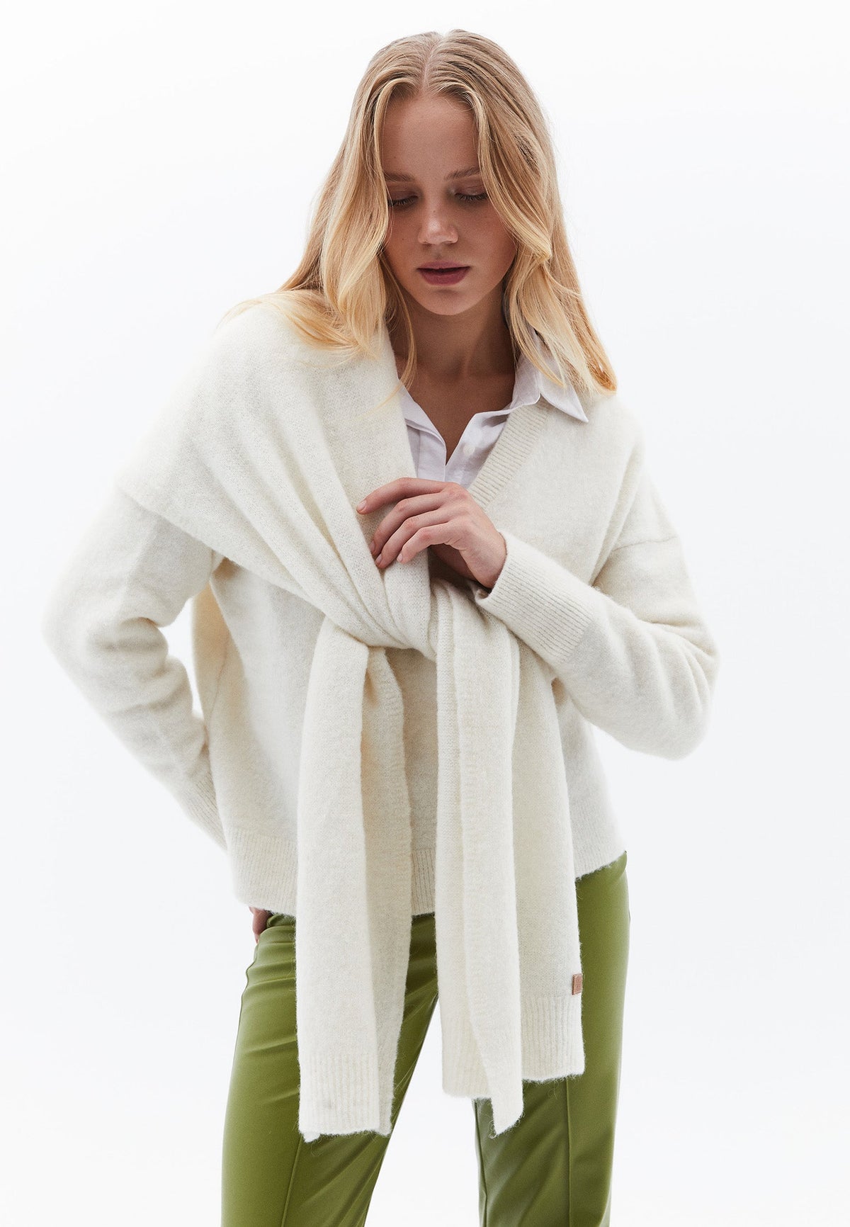 V Neck Long Sleeve Sweater - ICE MILK
