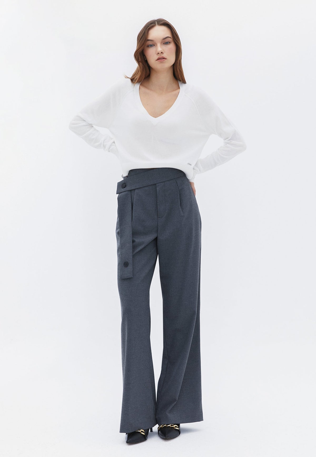 V Neck Raglan Sleeve Sweater - ICE MILK