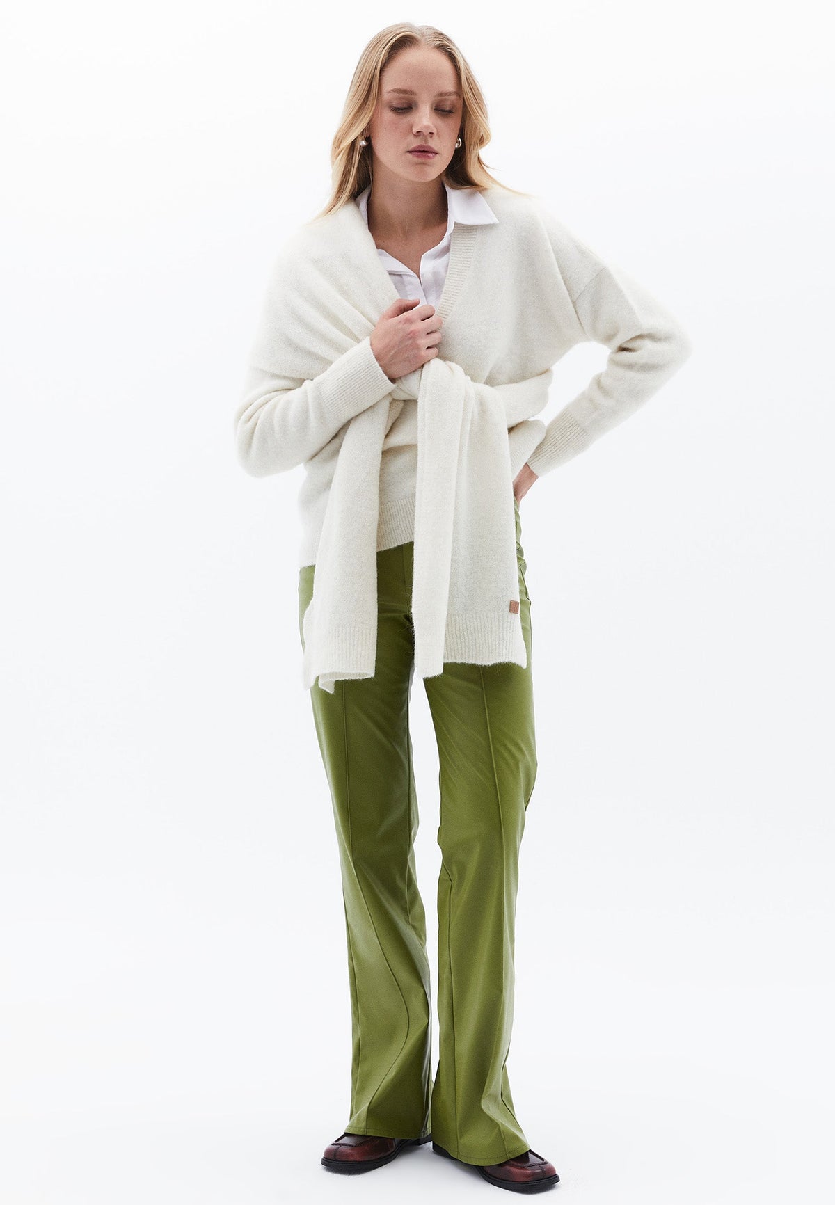 V Neck Long Sleeve Sweater - ICE MILK