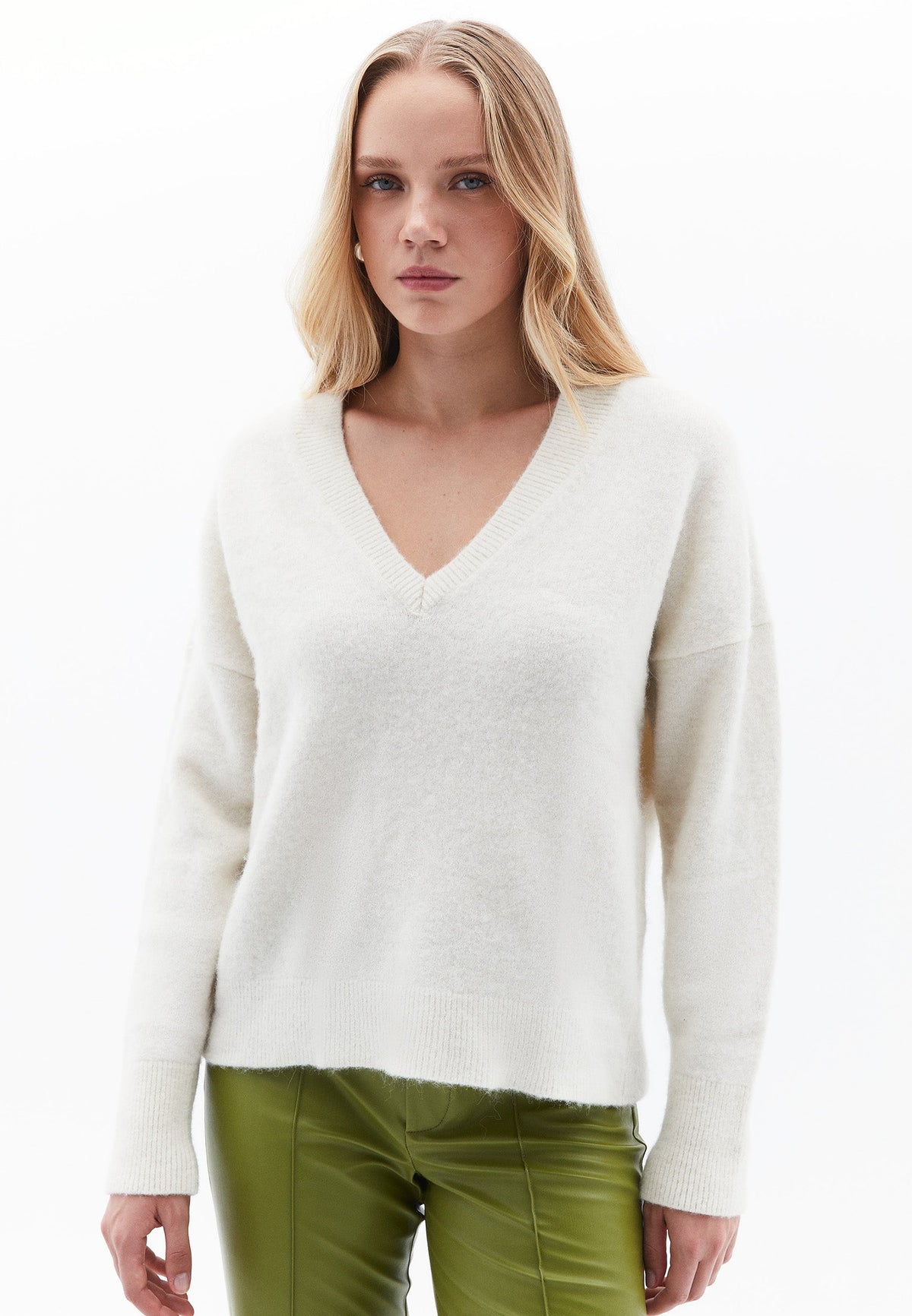 V Neck Long Sleeve Sweater - ICE MILK